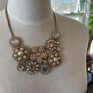 Elegant Pearl and Crystal Statement Necklace